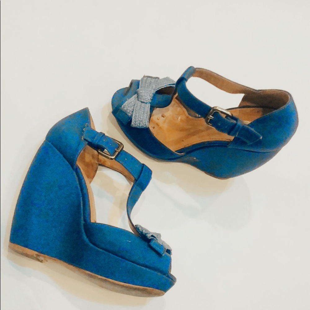 Vintage Blue Peep-toe Wedges